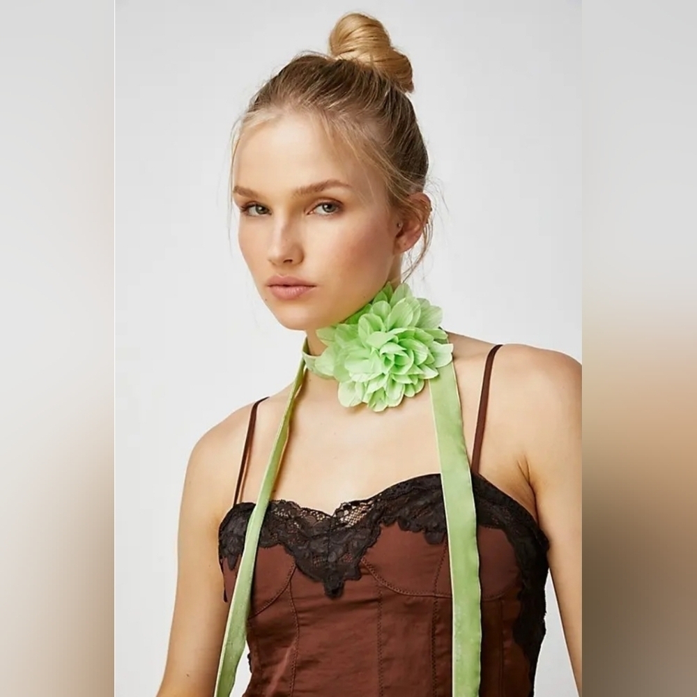 FREE PEOPLE, Melody Velvet Choker, Lime - NWT!